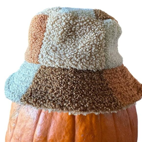 Y2K Sherpa Teddy Bear Bucket Hat Steve Madden - Picture 4 of 9